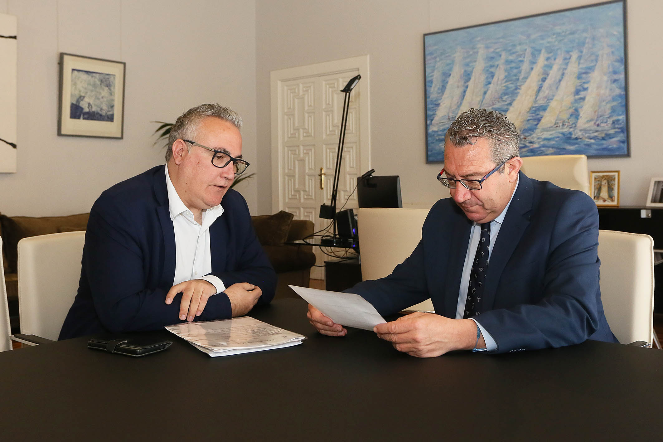 El president de la Diputació i l'alcalde d'Ibi, reunits en el Palau Provincial. 