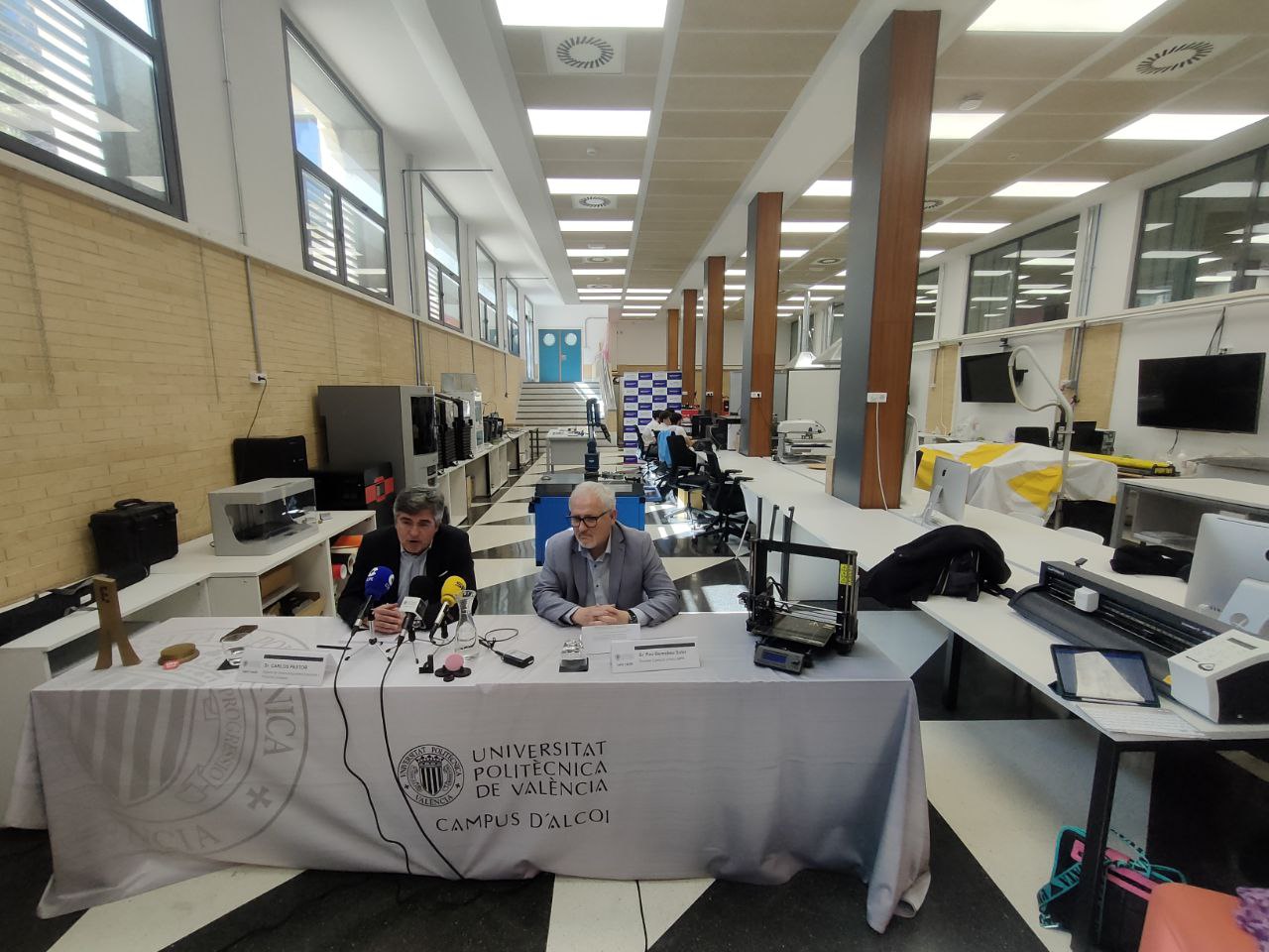 El Learning Factory s'ubicarà en la planta baixa de l'edifici Carbonell, dins el LABFAB i just on s'ha celebrat la roda de premsa.