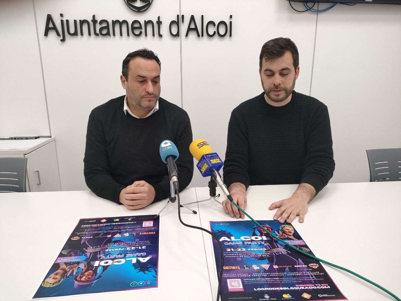 El regidor de joventut i el gerent de Logro Desbloqueado. 