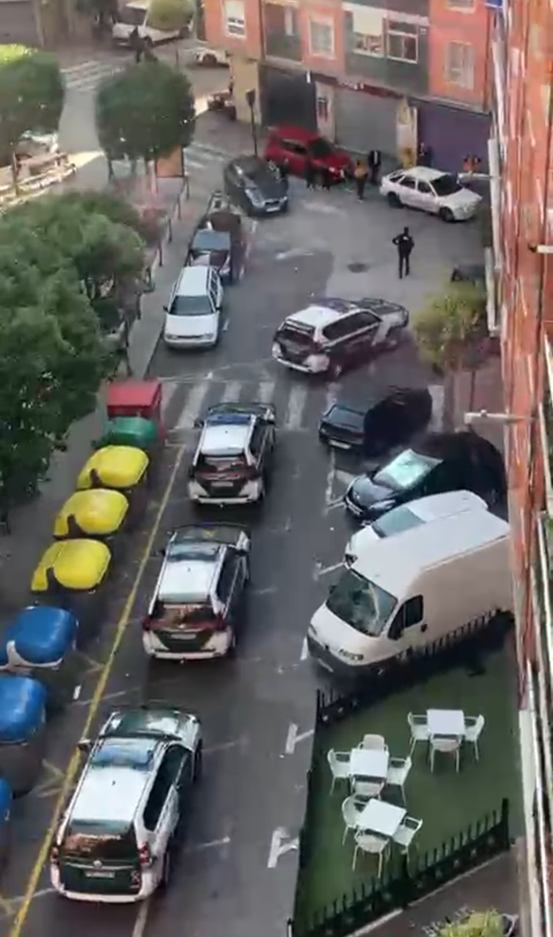 Quatre vehicles de la Guàrdia Civil a Jaume el Conqueridor. 