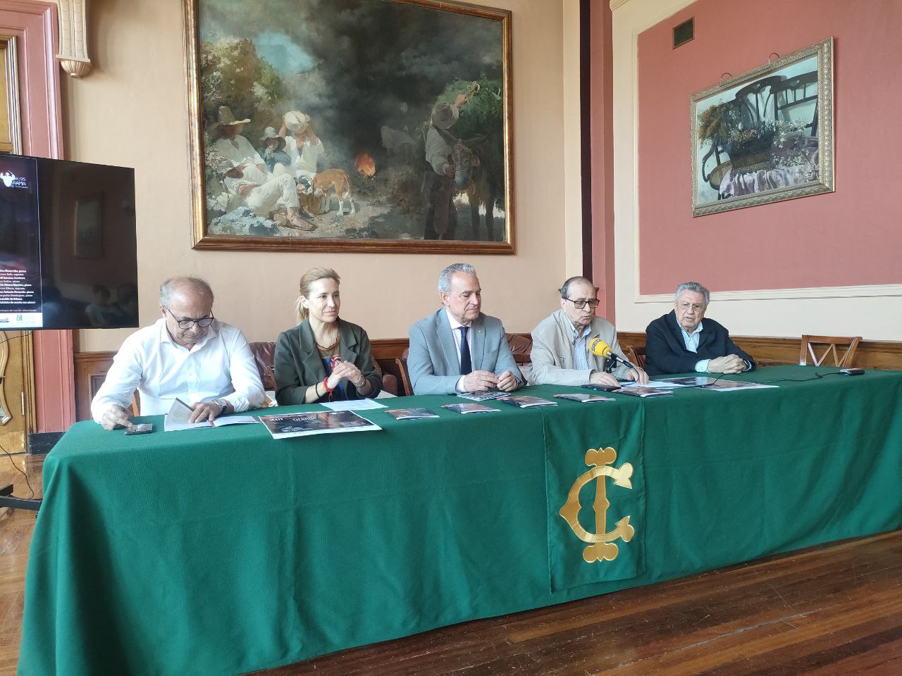 Presentació amb representants de l'Ajuntament, el Círculo Industrial, l'associació Kaninambo i AAMA.