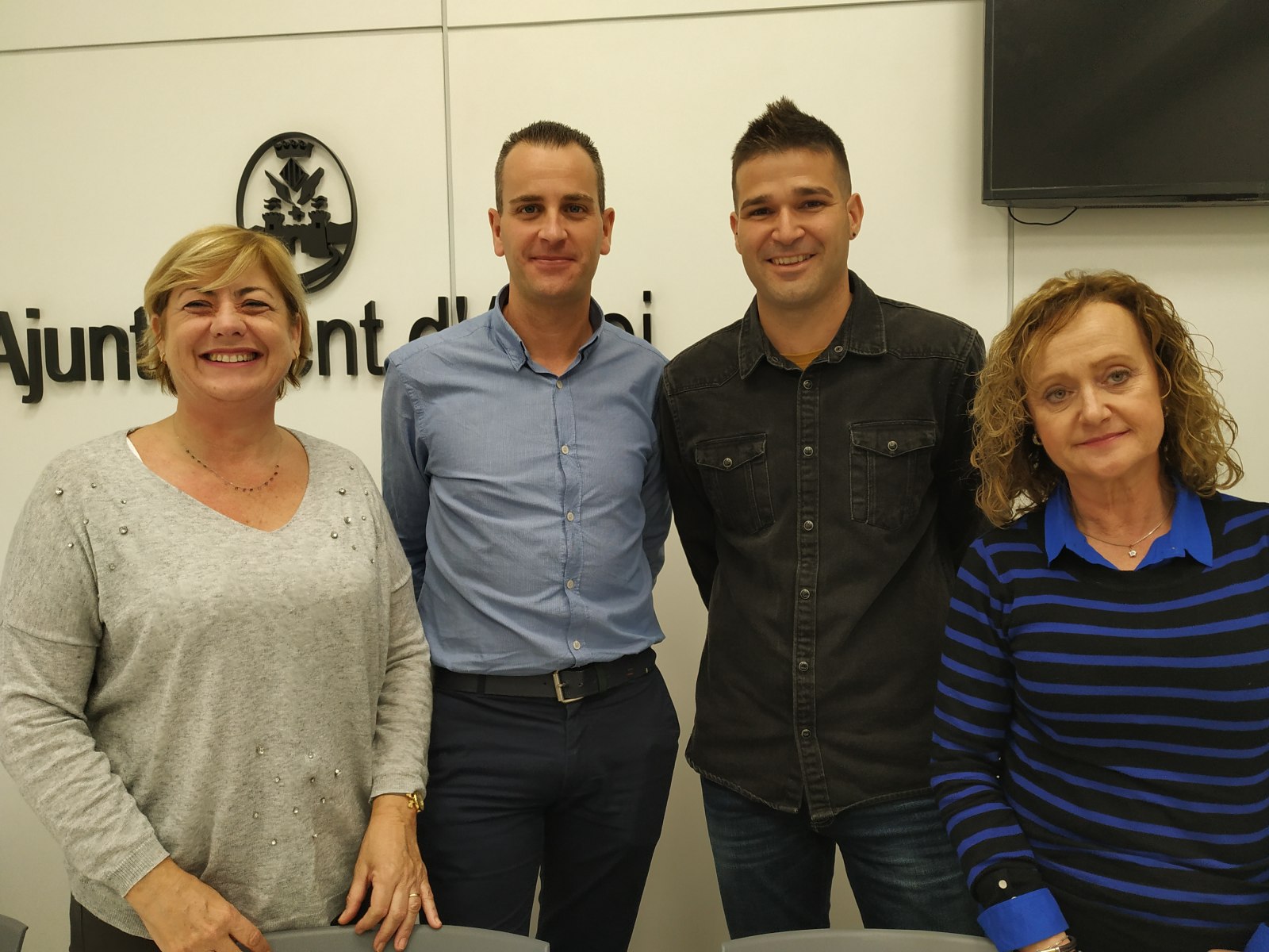 Presentació de la visita de professors europeus a Alcoi. D'esquerra a dreta Ana Gascó, professora; el regidor d'educació Alberto Belda, el director del col·legi Horta Major, David Salinas; i la coordinadora del projecte Concha Ferrández