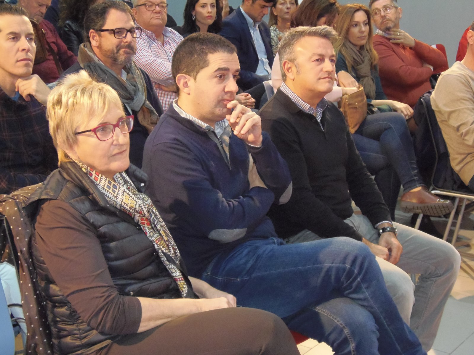 La Consellera Barceló acompanyada de l'alcalde d'Alcoi i el president de l'executiva provincial del PSPV-PSOE.