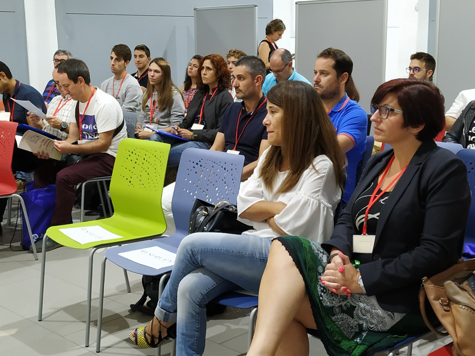 La regidora de Patrimoni, Lorenza Zamorano; i la portaveu de Guanyar Alcoi Estefania Blanes, en la inauguració de les Jornades