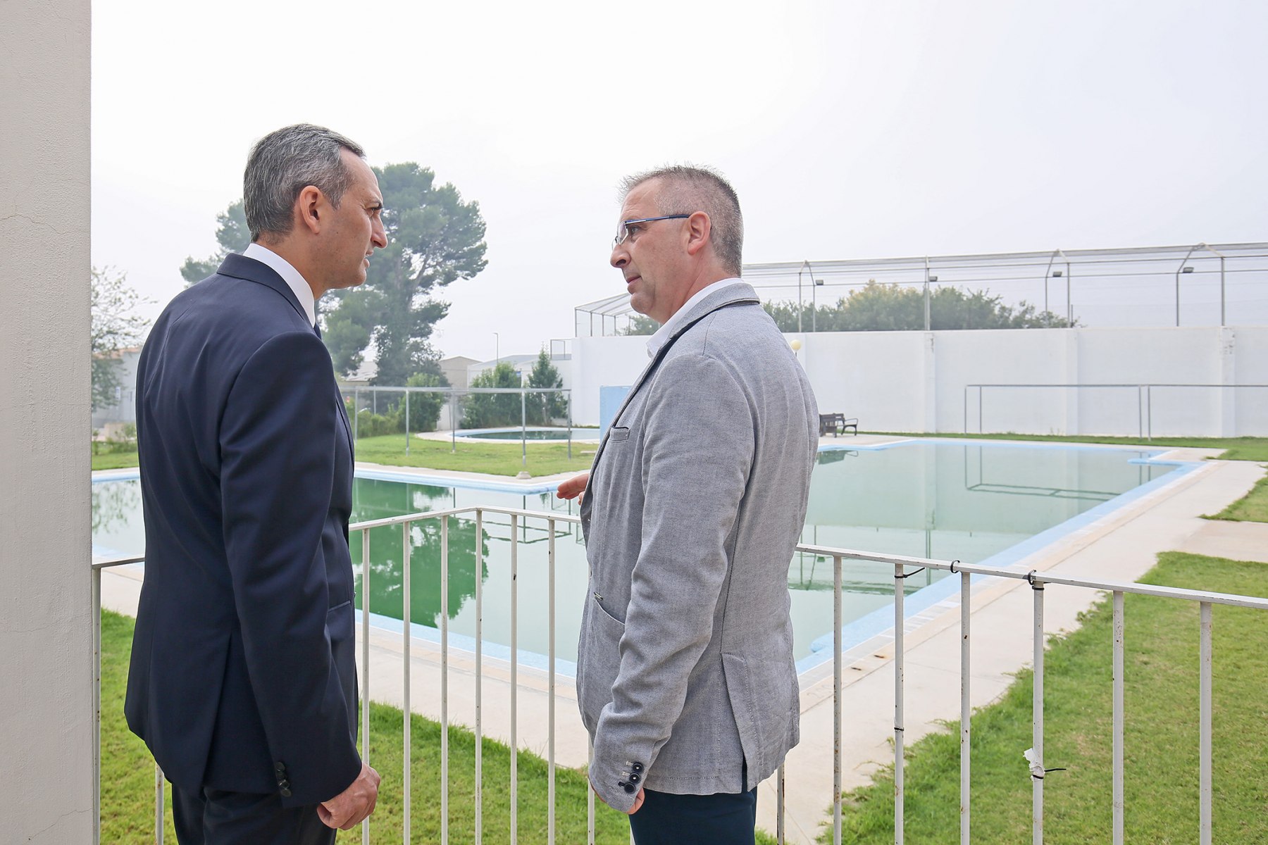 César Sánchez amb l'alcalde de Beniarrés /DA