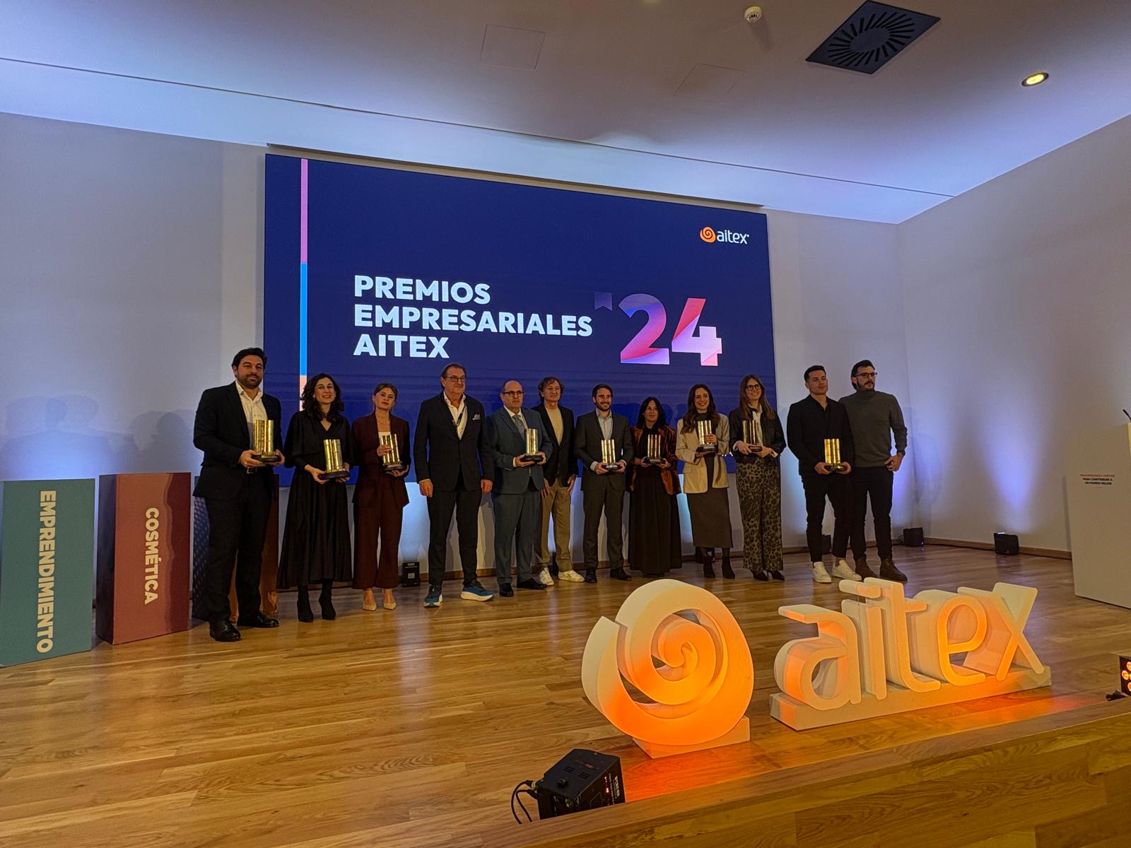 Foto de família amb tots els premiats. 